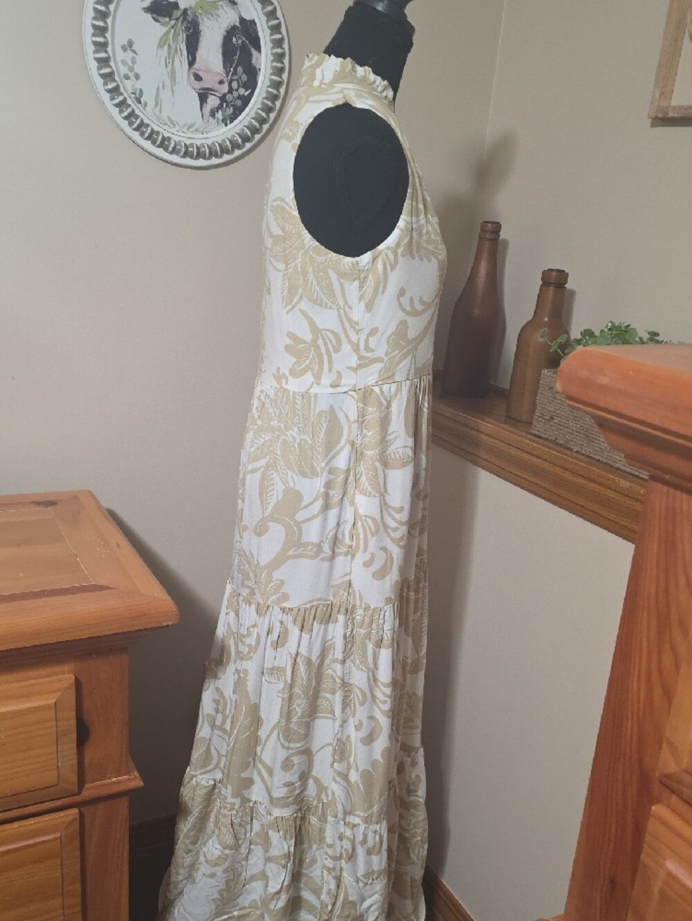 Vince Camuto Sleeveless Maxi Dress in Cream & Beige Floral - Picture 5 of 12